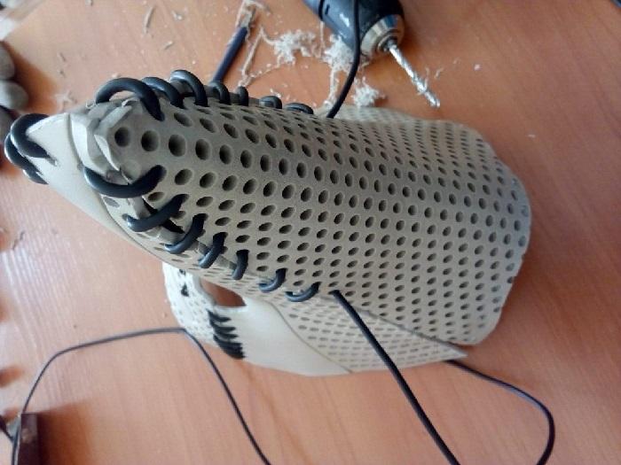 Нижняя часть соединяется с остальными