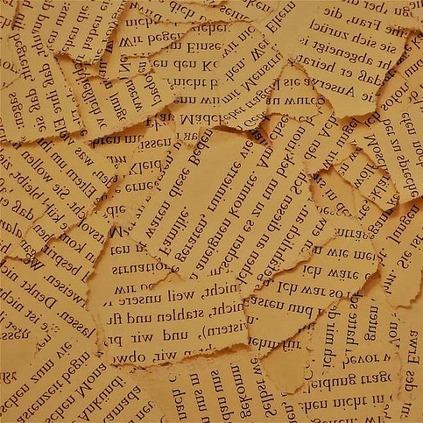 Порванные книжные страницы